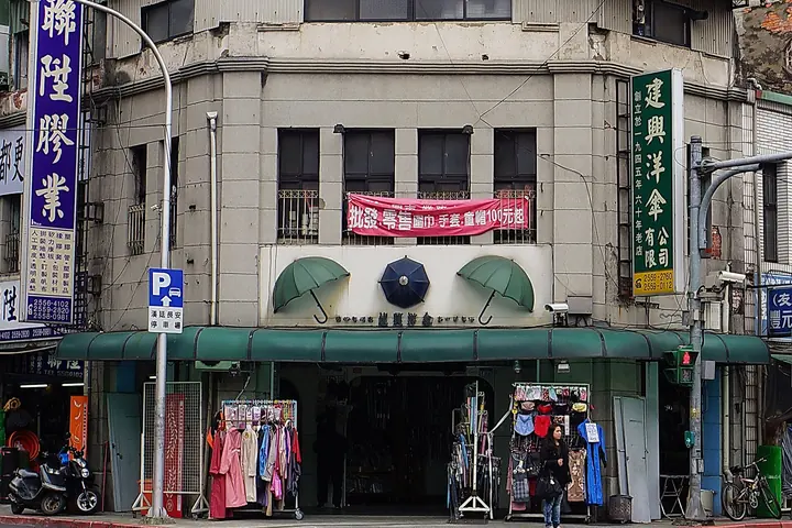 What a Decorative Polka Dot Umbrella Really Costs in Production